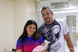 Los padres de familia, originarios de Saltillo, Coahuila, recibieron el alta de su hija Beila, este jueves.