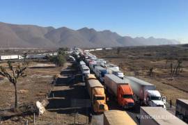 Los accidentes y las condiciones climatológicas provocan contratiempos constantes en la carretera Saltillo-Monterrey.