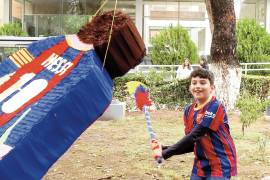 Los niños superdotados de Saltillo que les gusta pegarle a la piñata