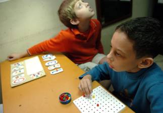 La existencia de centros destinados a niños con autismo facilita su socialización y permite que un trato más especializado.