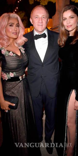 Salma Hayek sorprende en Cannes con cabello rosa $!Salma Hayek sorprende en Cannes con cabello rosa