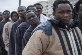 Buque italiano rescata de las aguas a migrantes africanos