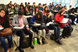 SEP reduce dinero de becas para que alumnos de la UNAM estudien en el extranjero