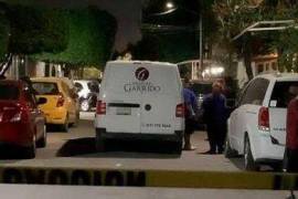 La elementos policiacos de Torreón acordonaron el área mientras se llevaban a cabo las investigaciones pertinentes.