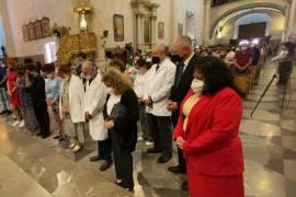 Misa blanca, a cargo del Párroco Placido Castro Zamora en la Catedral de Santiago