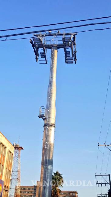 $!Concluyó instalación de la primera torre del teleférico de Torreón
