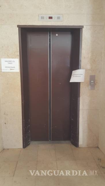 $!Sigue sin funcionar el elevador del Palacio de Justicia de Torreón