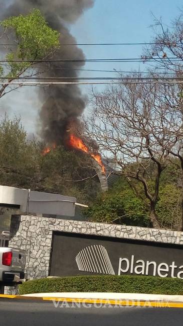 $!Reportan incendio en Planetario Alfa, en Monterrey