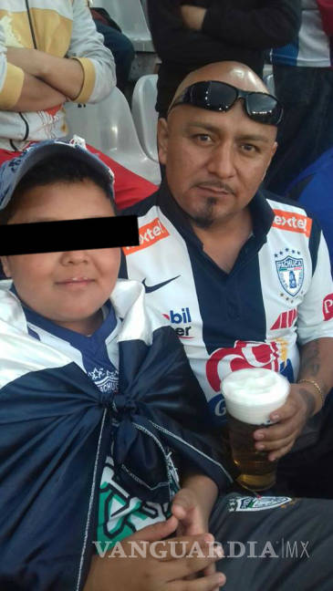 $!Papá tatuó el escudo del Pachuca a su hijo... de tan sólo 12 años
