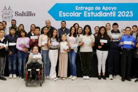 Los integrantes de los cabildos infantiles 2022 y 2023 recibieron beneficios del programa Apoyos Escolares, del municipio de Saltillo.