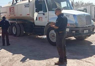 Elementos de Bomberos y Protección Civil acudieron a distintas escuelas de Torreón tras los reportes de un olor a gas percibido desde temprana hora. Elementos de Bomberos y Protección Civil acudieron a distintas escuelas de Torreón tras los reportes de un olor a gas percibido desde temprana hora.