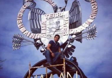 “Umbral 2025” será una escultura floral monumental que invitará a reflexionar sobre la fugacidad de la existencia. “Umbral 2025” será una escultura floral monumental que invitará a reflexionar sobre la fugacidad de la existencia.