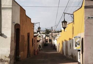 La señora Yolanda, de 68 años y residente del Callejón de Miraflores, ha sido víctima de señalamientos falsos en redes sociales que la vinculan con desapariciones de menores en la zona. La señora Yolanda, de 68 años y residente del Callejón de Miraflores, ha sido víctima de señalamientos falsos en redes sociales que la vinculan con desapariciones de menores en la zona.