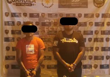 Los dos hombres originarios de Michoacán fueron detenidos tras la inspección de una camioneta Toyota Tundra. Los dos hombres originarios de Michoacán fueron detenidos tras la inspección de una camioneta Toyota Tundra.