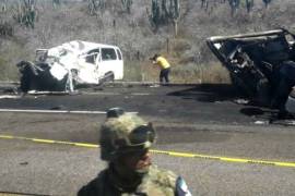 Accidente en carretera de Cabo San Lucas deja seis muertos