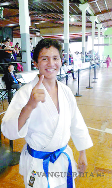 $!Saltillense se alza con la medalla de oro en Olimpiada Nacional de Karate