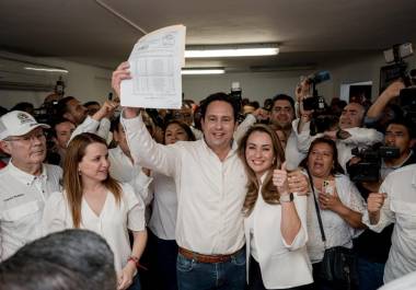 Algunos integrantes de la planilla de Javier Díaz acudieron el pasado domingo para apoyar su registro ante el IEC.