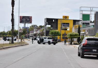 En Culiacán, Sinaloa, la Guardia Nacional implementó un operativo para localizar a las víctimas del secuestro masivo registrado el viernes pasado. De las 66 personas, hasta ayer sólo quedaban ocho privadas de su libertad.