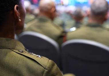 Altos mandos del ejército estadounidense escuchan al presidente Donald Trump durante su discurso en la base del Cuerpo de Marines de Quantico, en Virginia. Altos mandos del ejército estadounidense escuchan al presidente Donald Trump durante su discurso en la base del Cuerpo de Marines de Quantico, en Virginia.