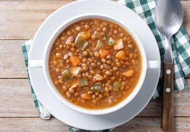 Para ser una legumbre tan pequeña y sin pretensiones, las lentejas ofrecen un gran aporte nutricional. Para ser una legumbre tan pequeña y sin pretensiones, las lentejas ofrecen un gran aporte nutricional.