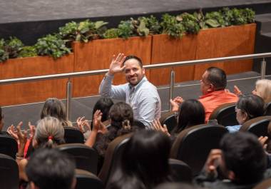 El alcalde Jacobo Rodríguez compartió con estudiantes del CBTIS No. 34 un mensaje sobre participación ciudadana y compromiso social. El alcalde Jacobo Rodríguez compartió con estudiantes del CBTIS No. 34 un mensaje sobre participación ciudadana y compromiso social.