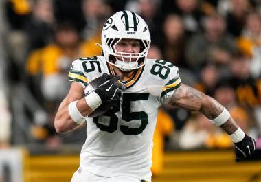 Tucker Kraft celebra su gran recepción de touchdown que marcó la remontada de los Packers. Tucker Kraft celebra su gran recepción de touchdown que marcó la remontada de los Packers.