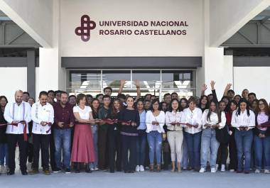 Destacó que el país enfrenta un déficit de más de 600 mil espacios universitarios, por lo que la creación de nuevas instituciones es una prioridad nacional. Destacó que el país enfrenta un déficit de más de 600 mil espacios universitarios, por lo que la creación de nuevas instituciones es una prioridad nacional.
