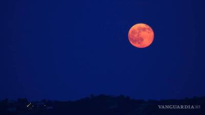 Se trata de la Luna Rosa, aunque también conocida como la Luna Llena de abril, siendo la primera de la primavera en el hemisferio norte.