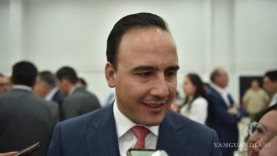El gobernador Manolo Jiménez Salinas expone la necesidad de solucionar los apagones que afectan a Coahuila.