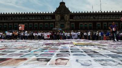 Caminan desde el Monumento a la Madre hasta la plancha del Zócalo de la Ciudad de México | Foro: Cuartoscuro