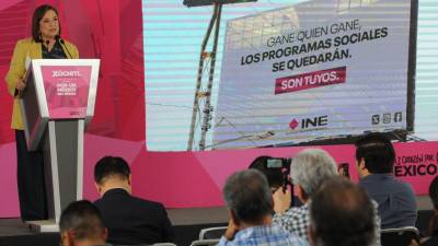 Xóchitl Gálvez, candidata de la coalición Fuerza y Corazón por México, mostró los espectaculares que propondría para que el INE realizara. Ahora le piden ‘bajarlos’ o modificarlos por el uso indebido del logo del Instituto.