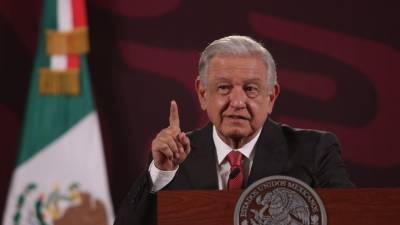 López Obrador afirmó que su gobierno aporta más recursos para atender la crisis migratoria que el gobierno de EU, que destina más dinero a la guerra que a los pueblos de AL y el Caribe.