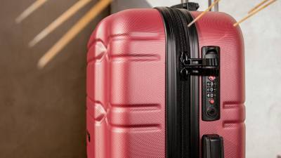 Con el aumento de las tarifas de las maletas facturadas, tiene sentido desde el punto de vista económico dominar el arte de llevar una maleta de mano.