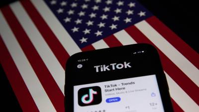 La Cámara de Representantes de Estados Unidos aprobó un proyecto de ley que obligaría a TikTok a desvincularse de su empresa matriz en China o ser prohibido en Estados Unidos.