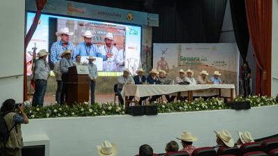 Representantes de la UGRC expusieron las ventajas de Coahuila como estado productor y exportador de ganado durante la Convención Nacional Ganadera, proponiendo ser sede en el 2026.