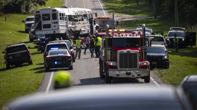 Al menos ocho personas murieron y más de 40 fueron hospitalizadas este martes en Florida tras un accidente que involucró un autobús que transportaba a trabajadores agrícolas.