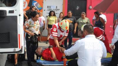 Repartidor sufre fractura de pierna tras ser embestido por autobús, en Saltillo