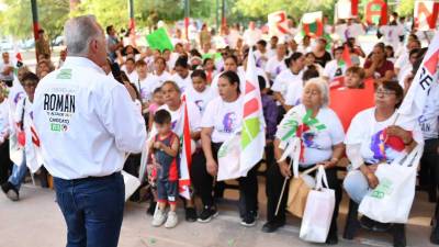 En su recorrido en busca del voto, Román Cepeda llamó a unirse para construir el mejor Torreón.