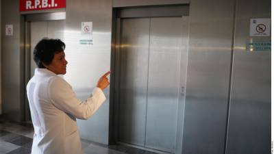 Los elevadores, según el proyecto que prevé una inversión total de mil 11 millones de pesos, son 92 tipo camillero personal, 20 camillero pasajero, 8 elevadores montacargas y 60 elevadores pasajeros.