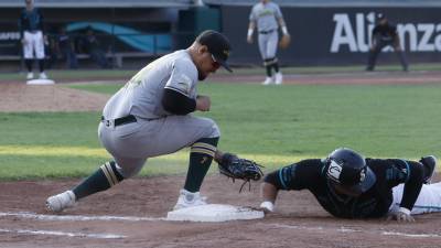 La Nave Verde no pudo superar el reto de los Pericos de Puebla en el Madero y ahora chocará con los Mariachis. La Nave Verde no pudo superar el reto de los Pericos de Puebla en el Madero y ahora chocará con los Mariachis.
