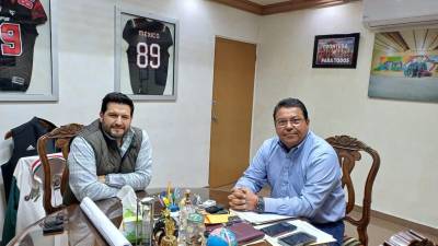 El alcalde Roberto Piña (d) se reunió con Federico Algaba, quien en representación de Roberto González, habló sobre el tema del predio.