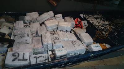 Tres toneladas de cocaína fueron halladas por la Marina en una embarcación menor en las costas de Quintana Roo