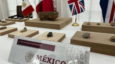 ¿Y el penacho para cuando? México recupera 19 piezas prehispánicas de Reino Unido