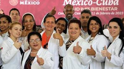 En el corto plazo, la isla podrá cumplir el compromiso hecho con México para que se completen mil 200 especialistas que colaboran en la prestación de servicios médicos para personas sin seguridad social.