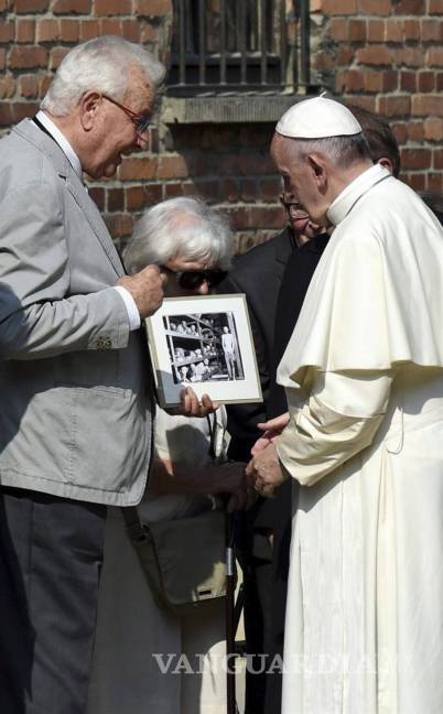 $!Prisioneros de Auschwitz se unen al papa contra el odio