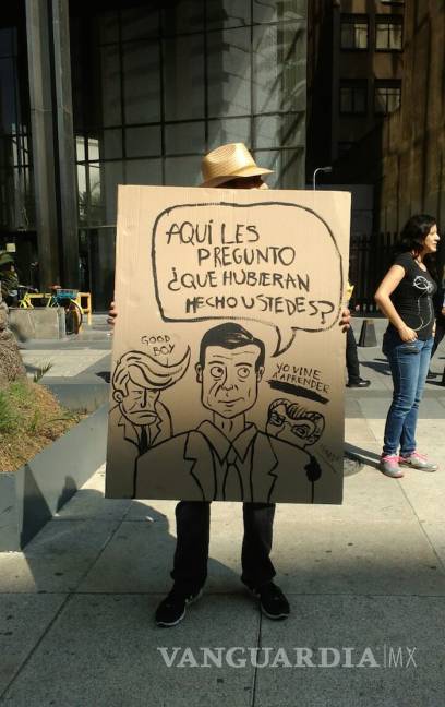 $!'Ya vamos llegando y Peña está temblando': Manifestantes se reúnen en el Ángel de la Independencia
