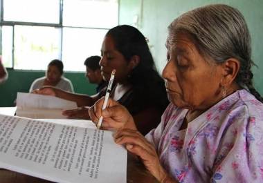 El instituto también atiende el rezago educativo, con 80 mil adultos que no concluyeron la primaria y 350 mil que no terminaron la secundaria, implementando convenios con universidades, municipios y cámaras empresariales para brindar asesorías personalizadas. El instituto también atiende el rezago educativo, con 80 mil adultos que no concluyeron la primaria y 350 mil que no terminaron la secundaria, implementando convenios con universidades, municipios y cámaras empresariales para brindar asesorías personalizadas.