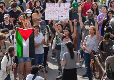 Los manifestantes antiisraelíes han pedido un alto el fuego y que sus universidades se deshagan de empresas con vínculos con Israel.