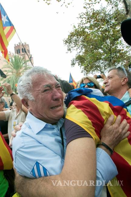 $!Tras votación en Cataluña, la gente grita &quot;¡visca (viva) la República!&quot;