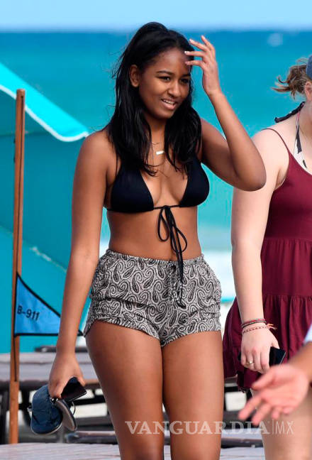 $!Sorprende la hija menor de Obama con bikini y disfrutando de las playas de Miami